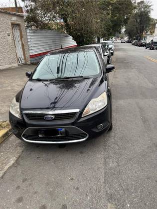 FORD FOCUS 2.0 GHIA 16V GASOLINA 4P AUTOMÁTICO